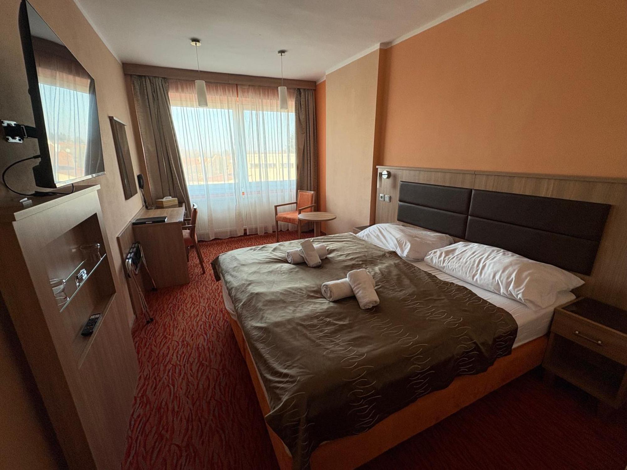 Hotel Opera Jaromerice nad Rokytnou Eksteriør bilde